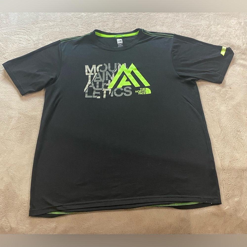 The North Face Mountain Athletics Graphic Tee Black Volt Men’s Medium M